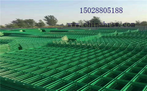 刺鐵絲圍欄 刺鐵絲圍欄